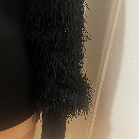 Gracia Black Feather Sleeve Sweatshirt - Picture 11 of 13